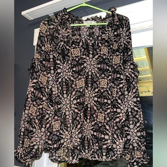 Like new condition. Very flowy and loose fitting. - Picture 9 of 14